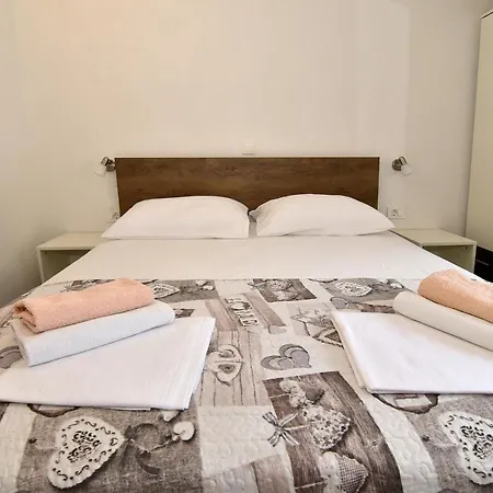 Dobrinic מאקרסקה